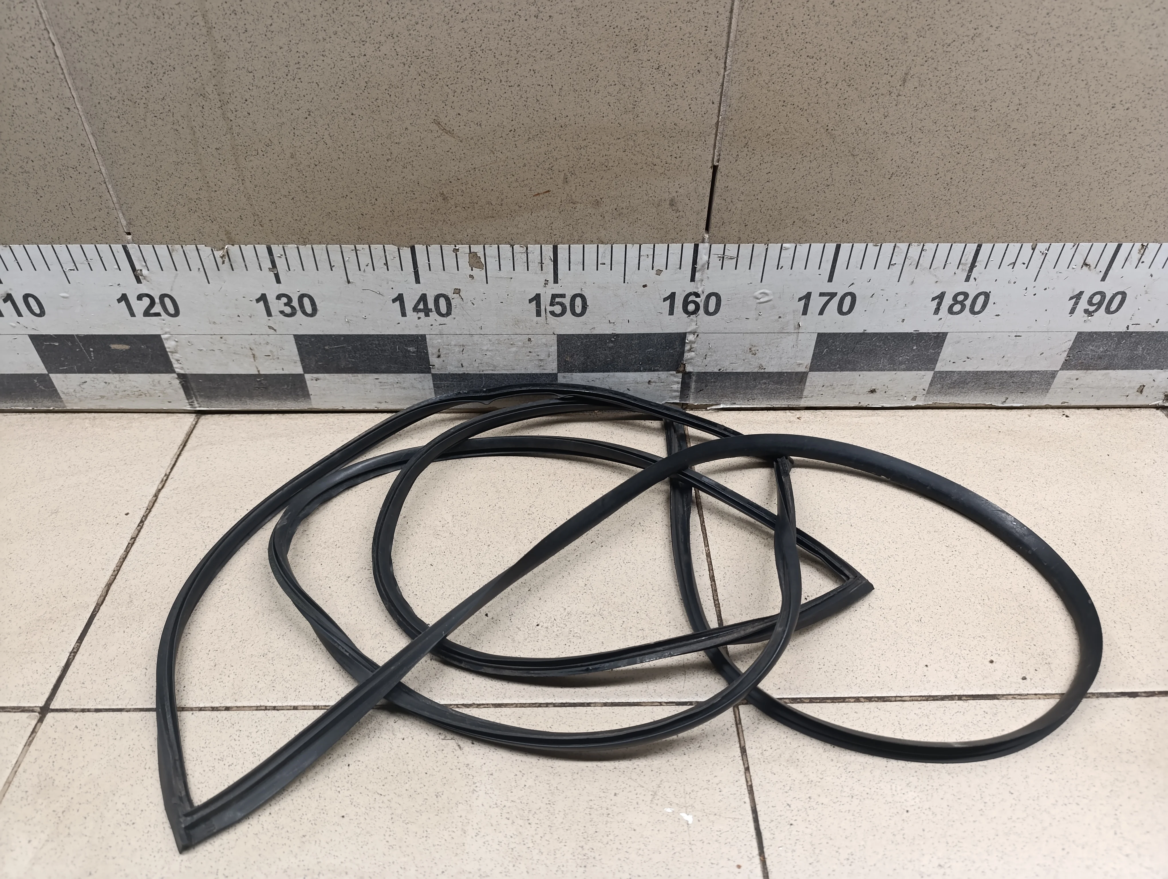 Уплотнитель (наружный) Cruze 2009-2016