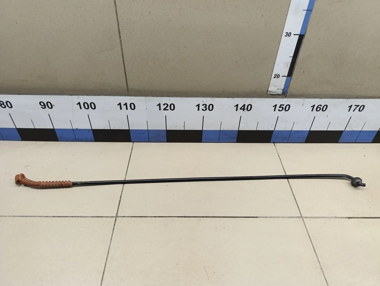 Держатель капота Tiguan 2011-2016