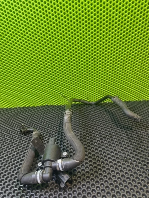 Шланг системы охлаждения Audi Q7 2013