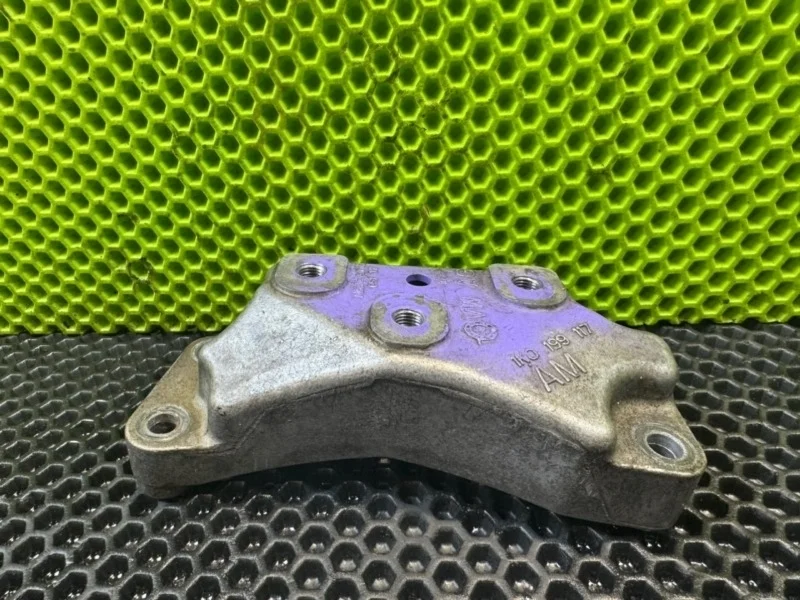 Кронштейн кпп Volkswagen passat