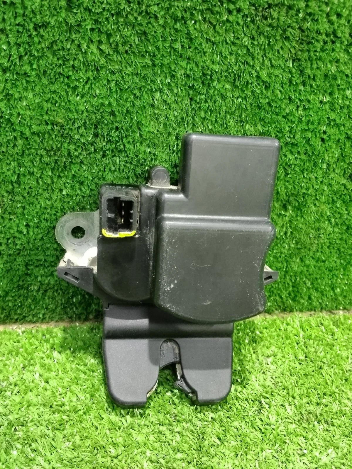 Замок багажника Hyundai Solaris I рестайлинг (2014—2017)