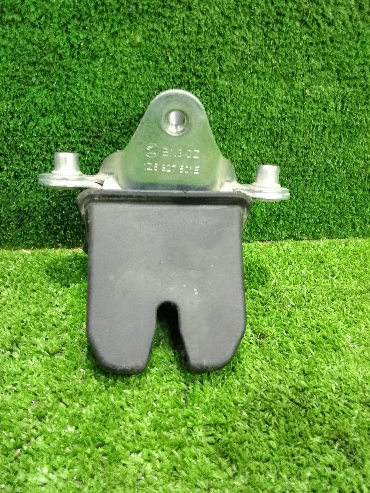 Замок багажника Skoda Octavia II рестайлинг (2008—2013)