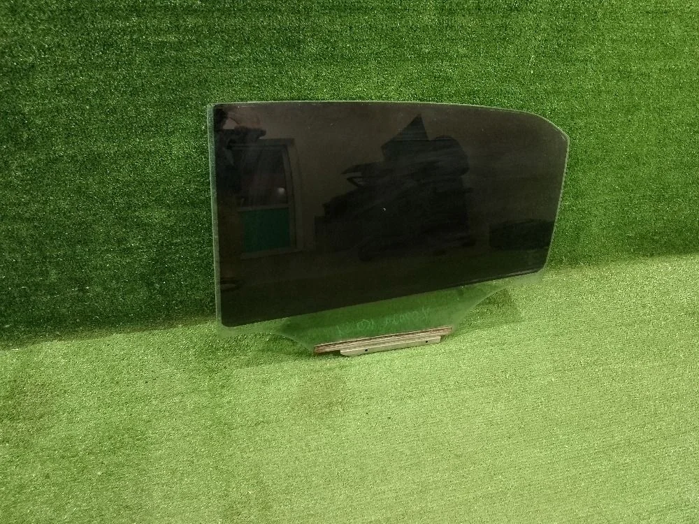 Стекло двери Toyota Corolla X (2006—2010)