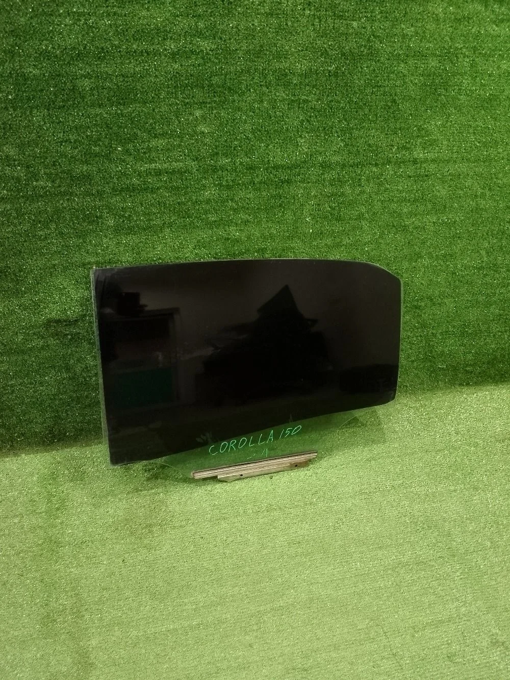 Стекло двери Toyota Corolla X (2006—2010)