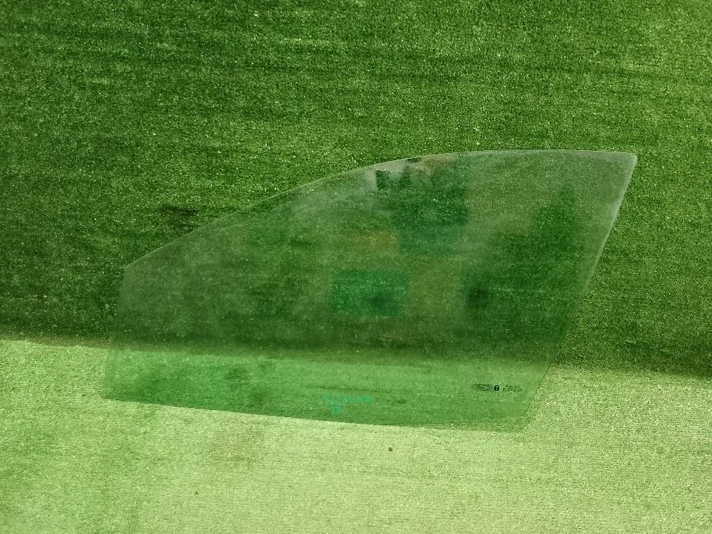 Стекло двери Ford Fiesta Mk5 (2002—2008)