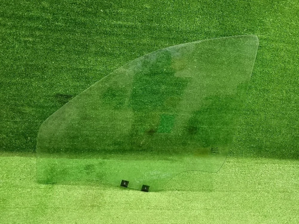 Стекло двери Renault Logan I (2004—2009)