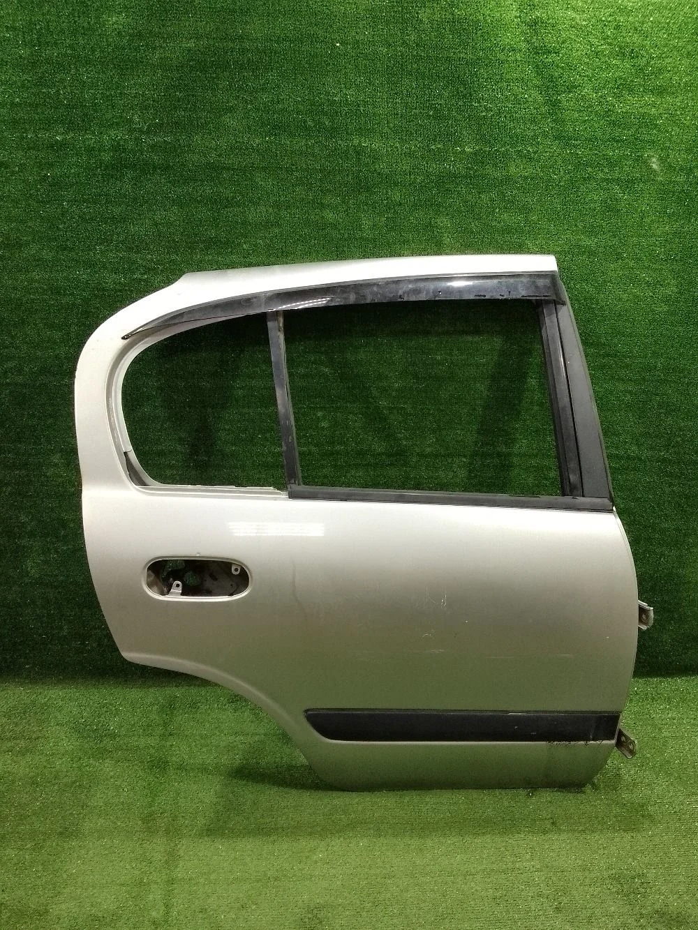 Дверь Nissan Almera N16 (2000—2003)