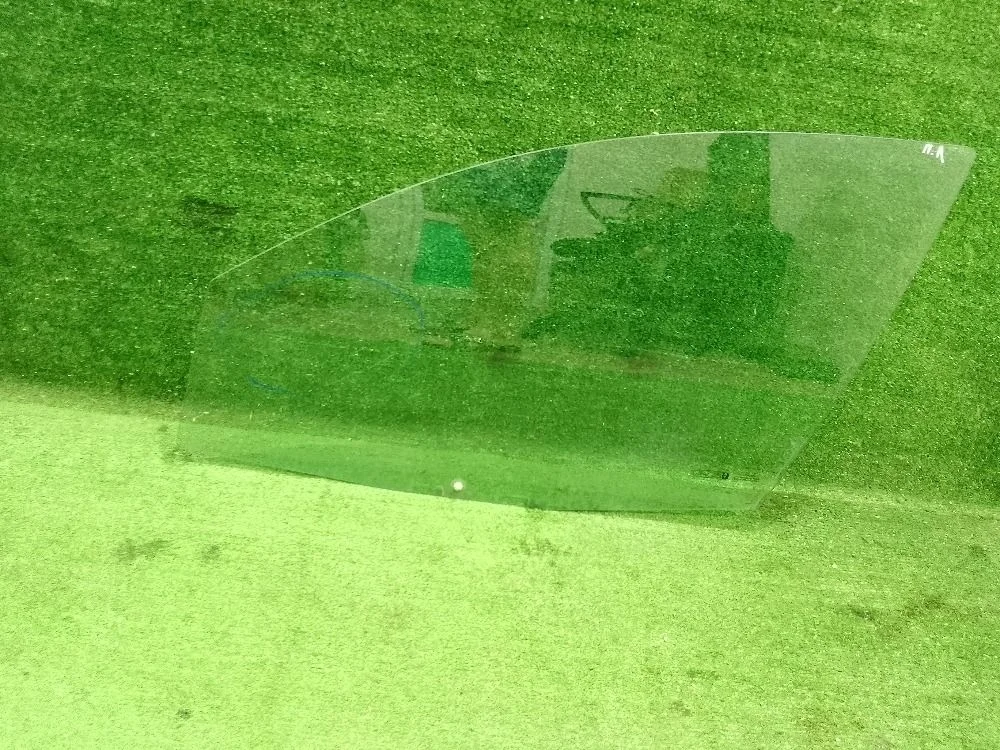 Стекло двери Ford Fusion I (2002—2005)