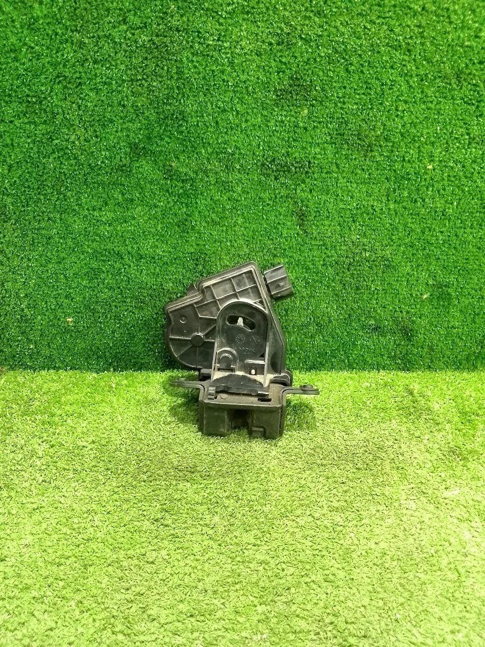 Замок багажника Toyota Auris E150 (2006—2010)