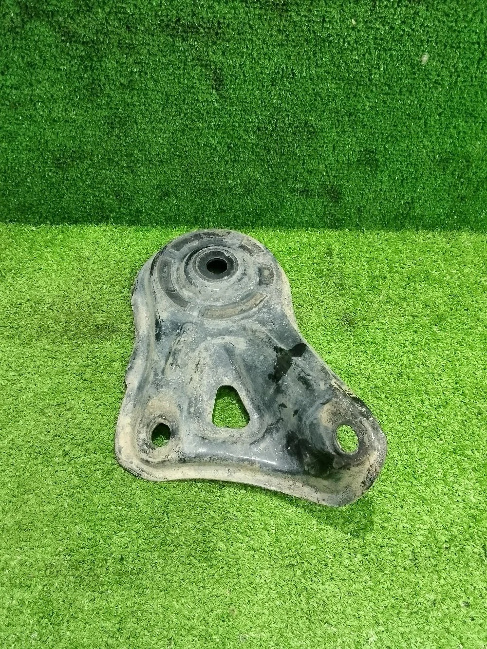 Кронштейн подрамника Toyota Camry XV50 (2011—2014)