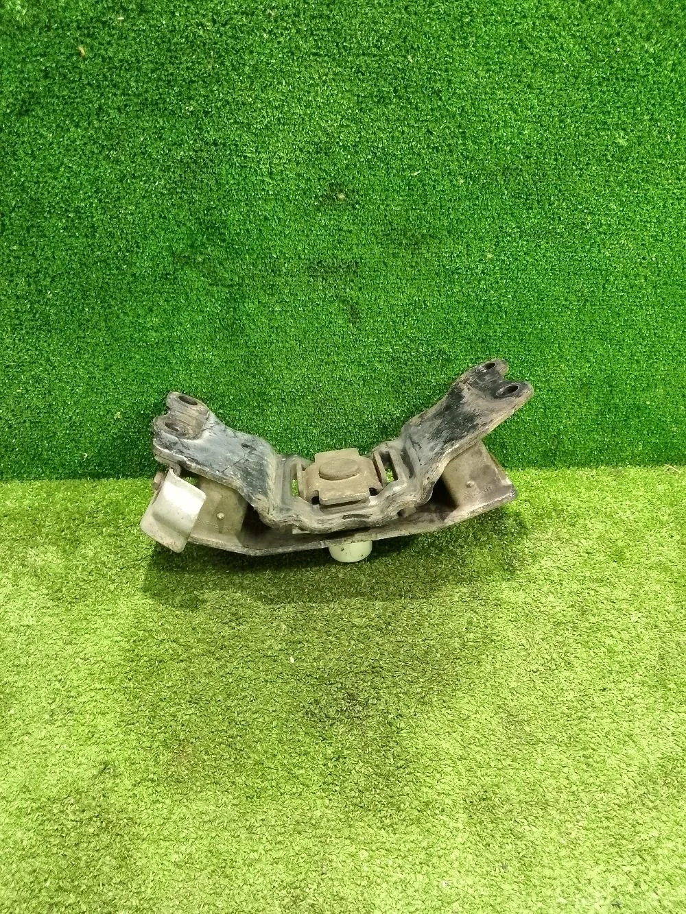 Подушка двигателя Lexus LX J200 рестайлинг (2012—2015)