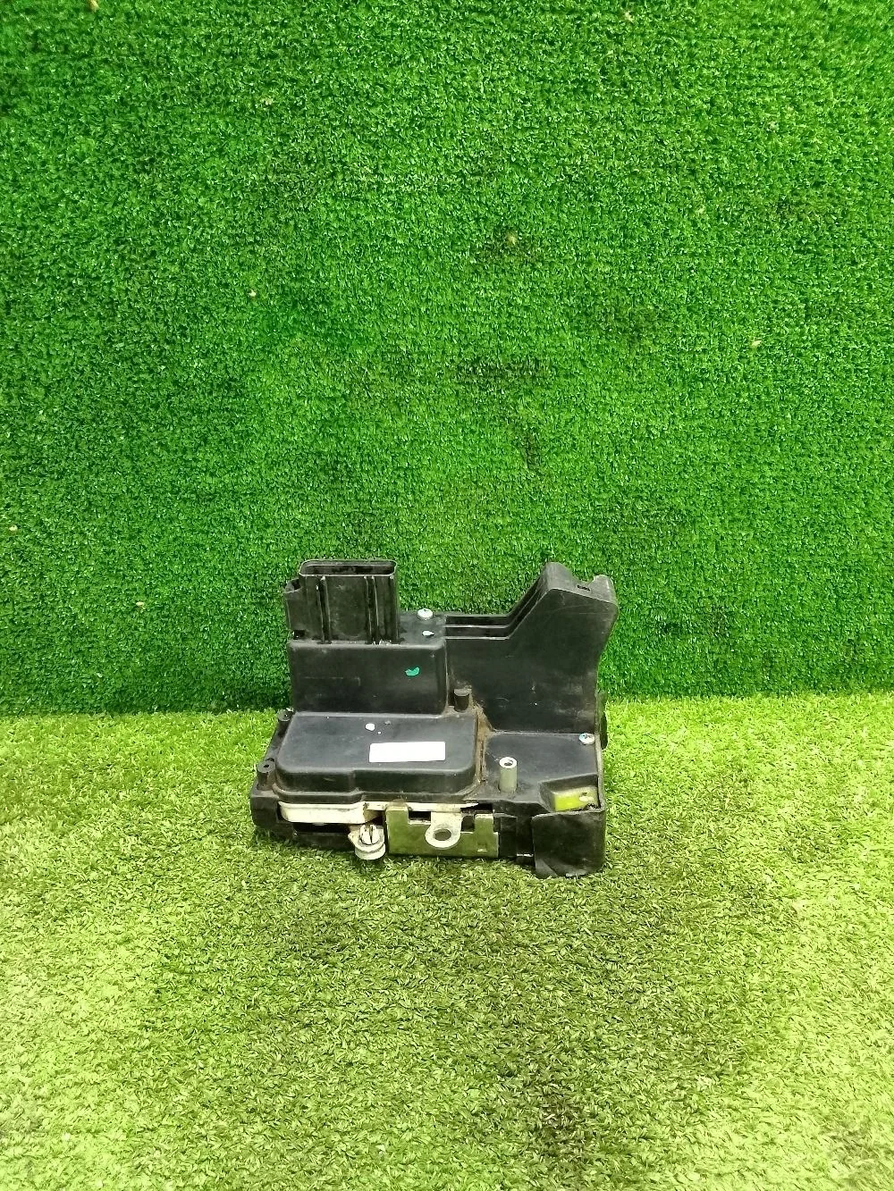 Замок двери Ford Fusion I (2002—2005)