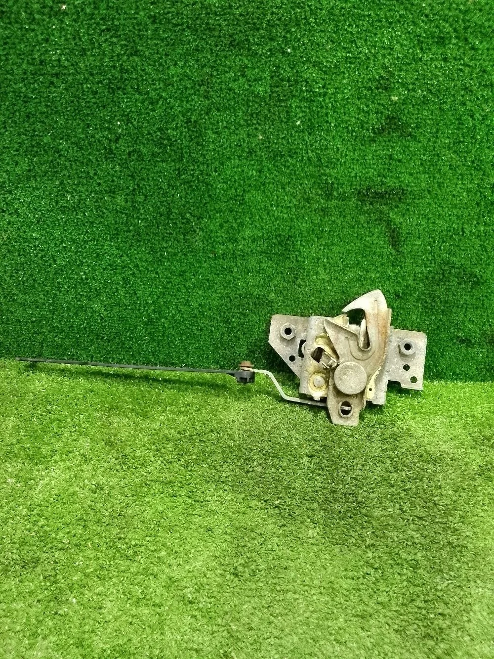 Замок капота Ford Fiesta Mk5 (2002—2008)