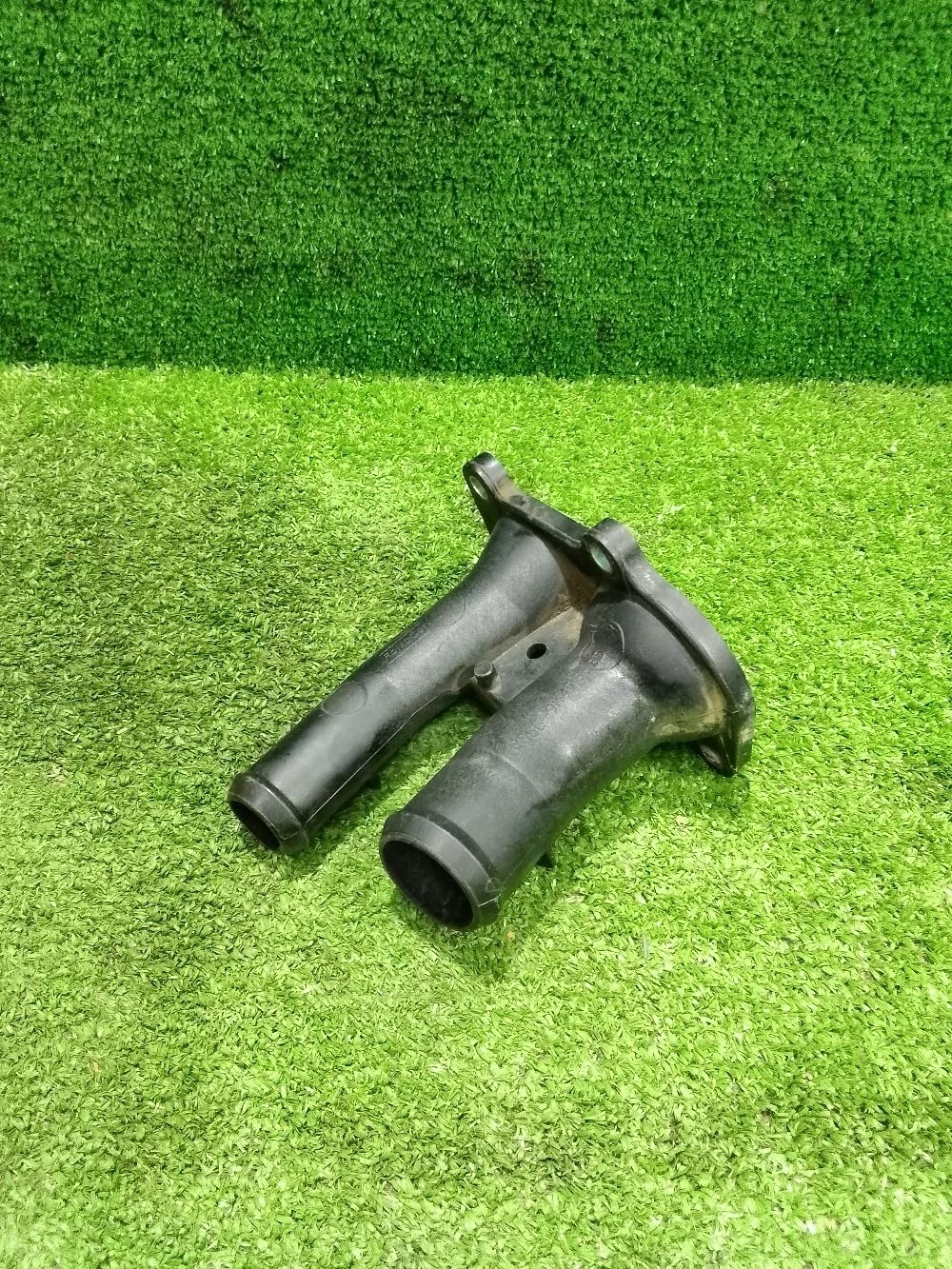 Корпус термостата Ford Fiesta Mk5 (2002—2008)