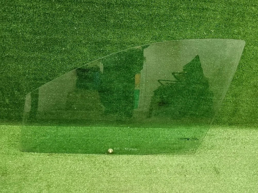 Стекло двери Ford Fiesta Mk5 (2002—2008)