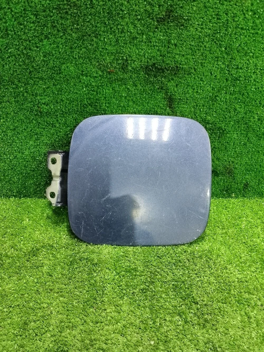 Лючок бензобака Mitsubishi Carisma I (1995—1999)