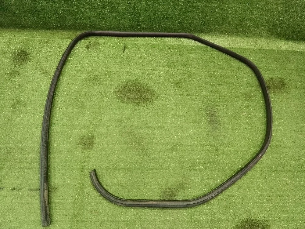 Уплотнитель двери Ford Focus II (2005—2008)