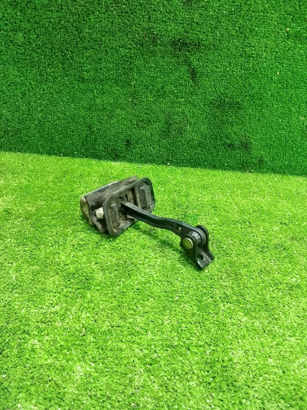 Ограничитель двери Ford Focus II (2005—2008)