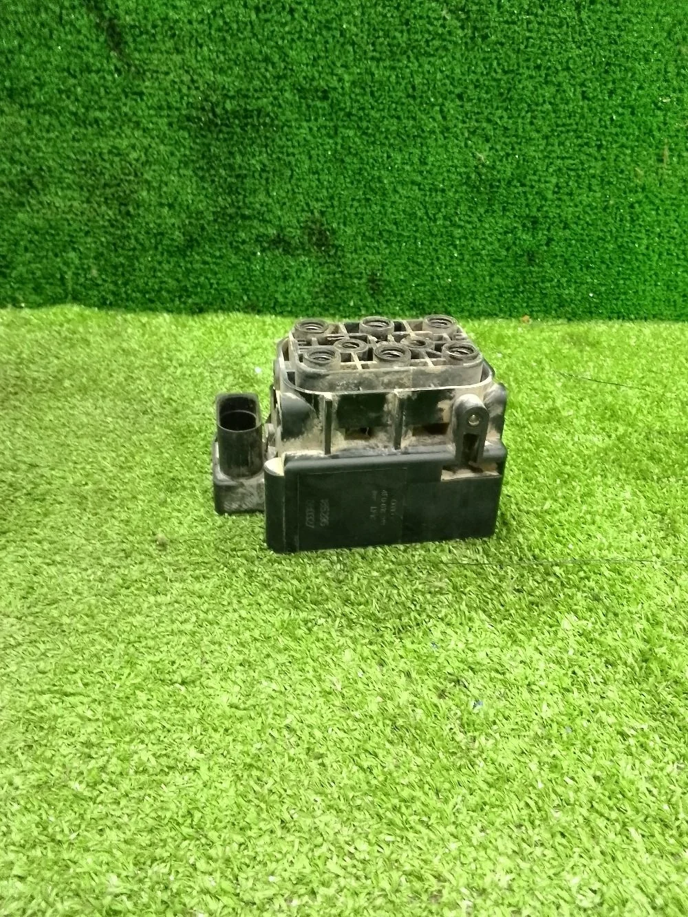 Блок клапанов пневмоподвески Audi A6 Allroad Quattro C5 (2000—2006)