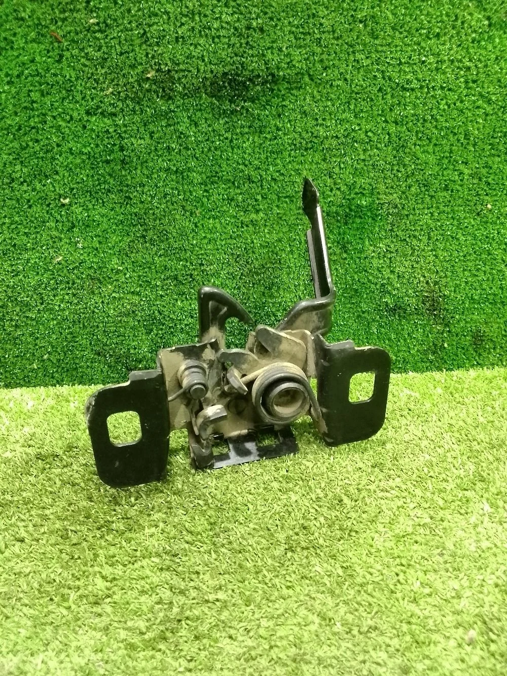 Замок капота Chevrolet Cobalt II (2011—2016)