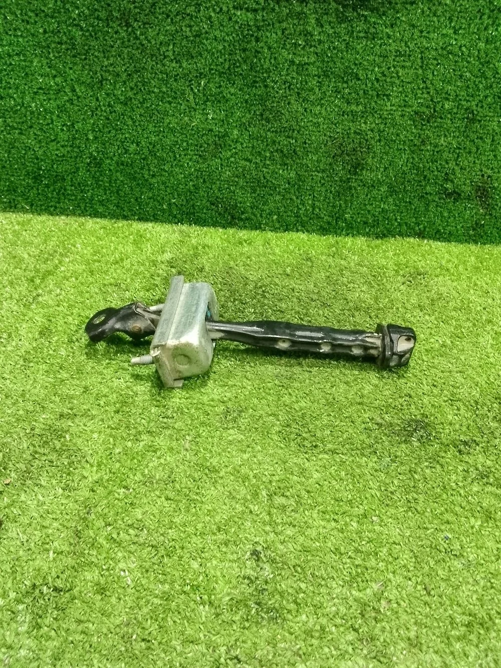 Ограничитель двери Opel Astra J (2009—2012)