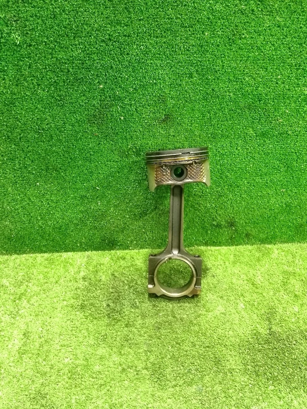 Поршень с шатуном Ford Focus II (2005—2008)