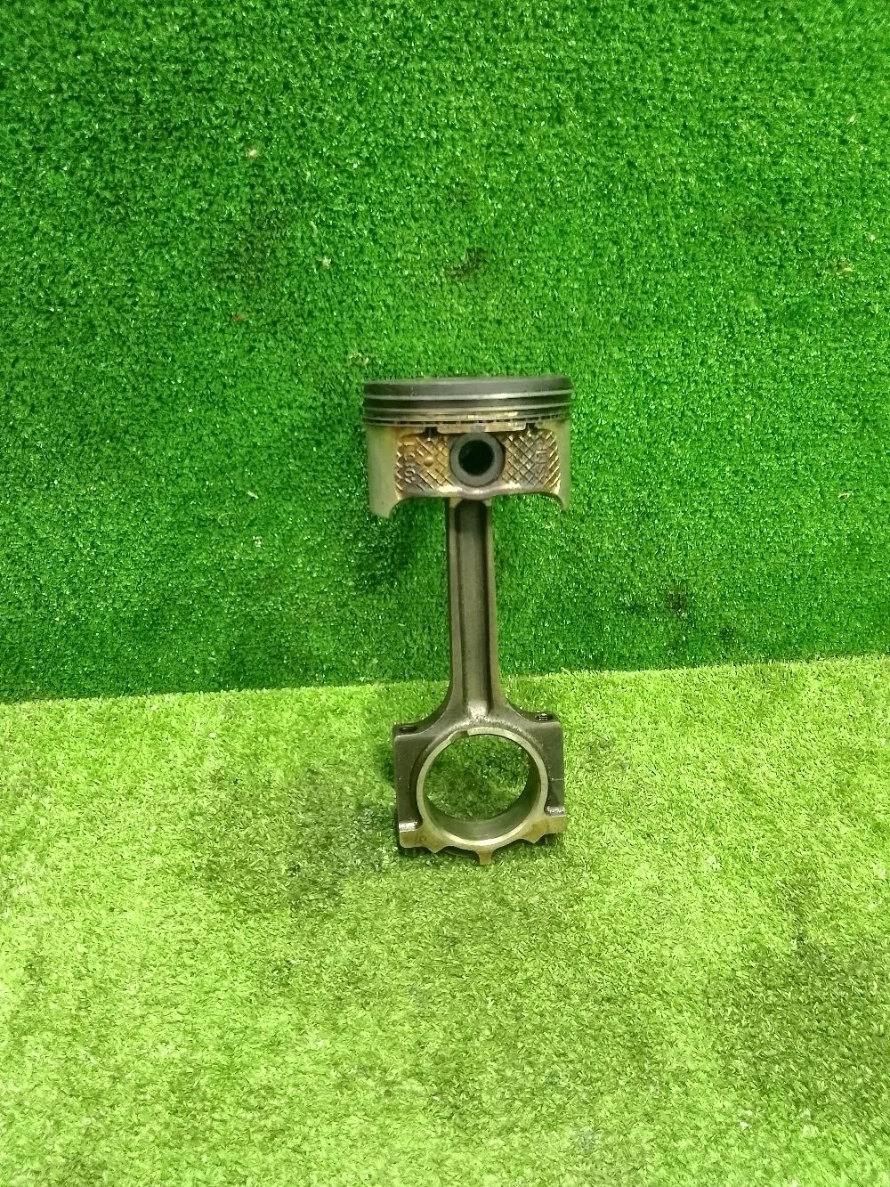 Поршень с шатуном Ford Focus II (2005—2008)