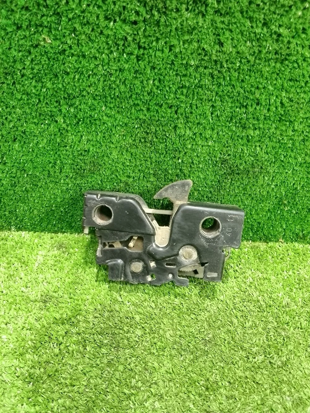 Замок капота Volkswagen Polo V (2009—2015)