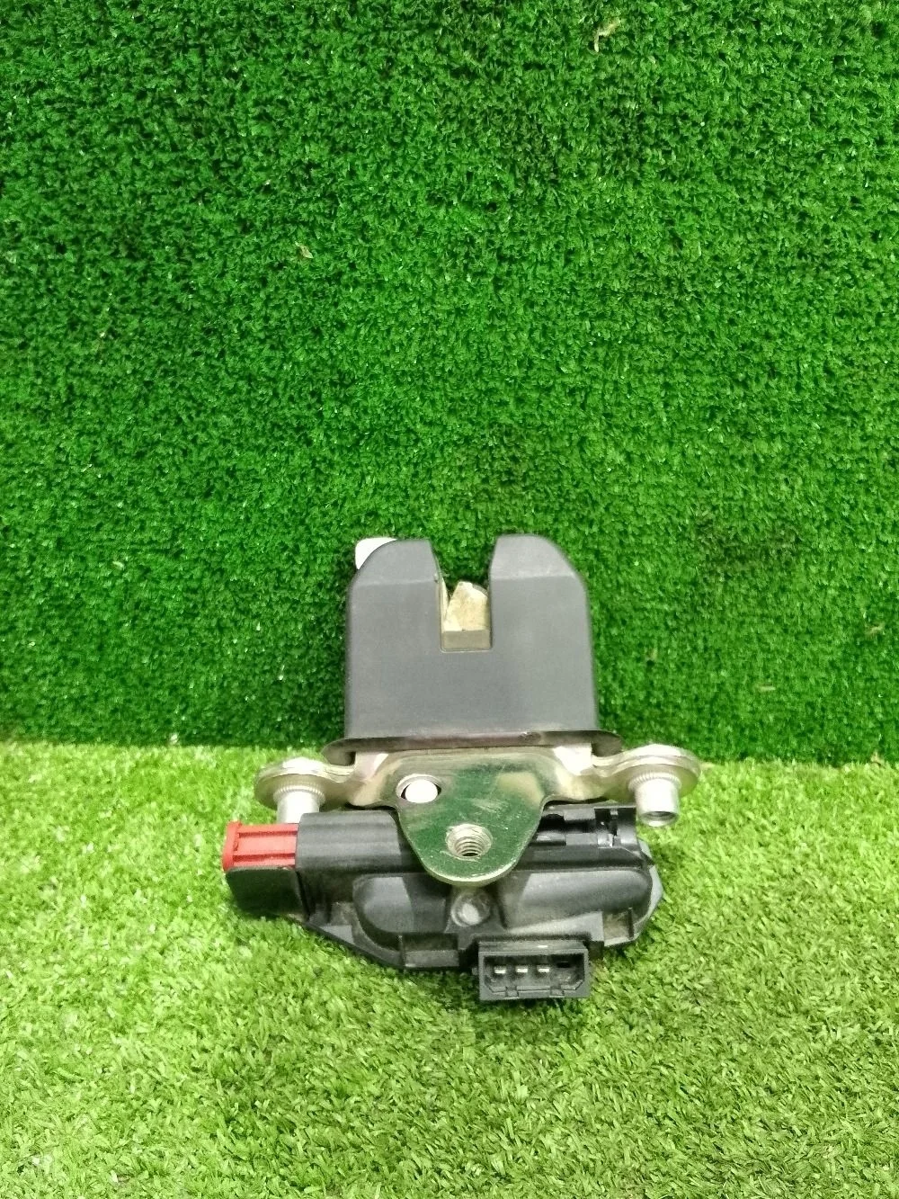 Замок багажника Volkswagen Polo V (2009—2015)