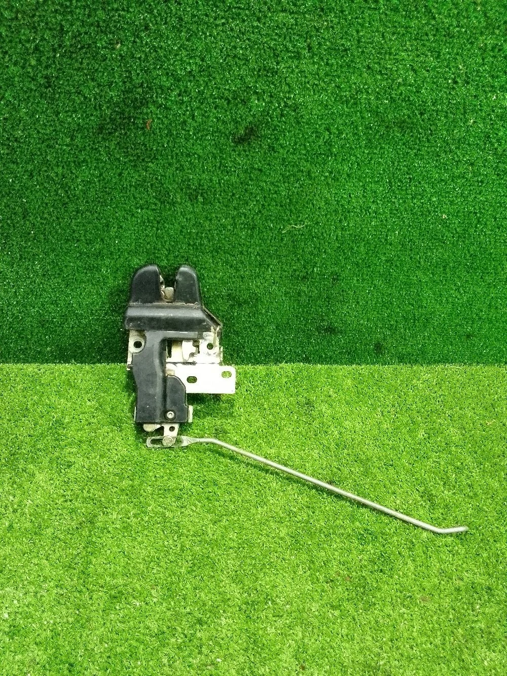 Замок багажника Mitsubishi Lancer IX (2000—2007)