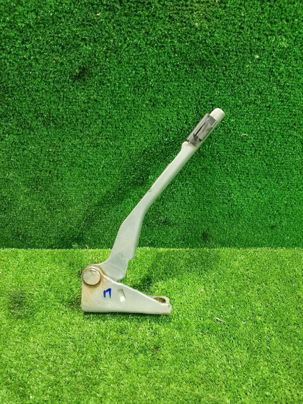 Петля капота Mitsubishi Lancer IX (2000—2007)