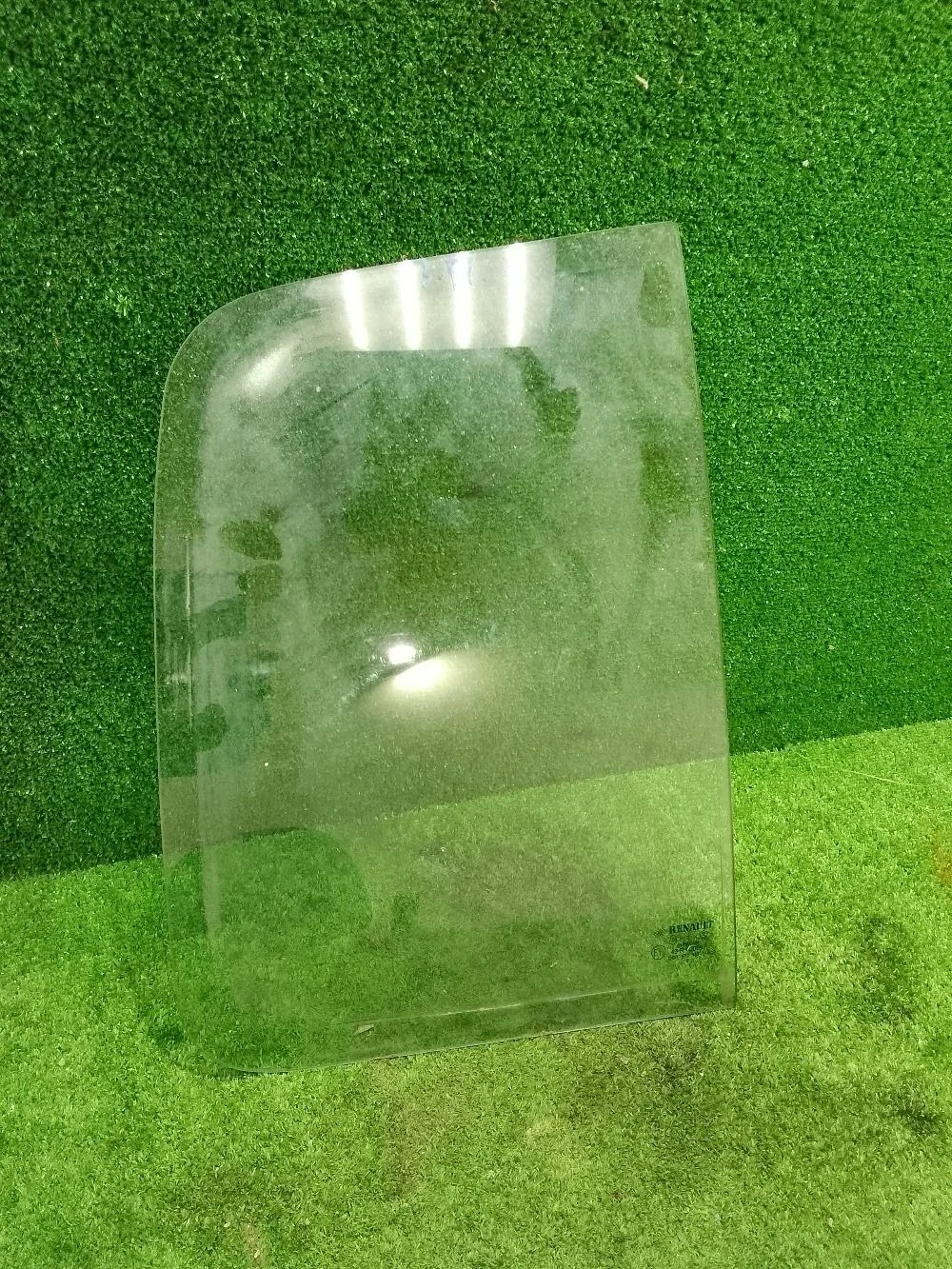 Форточка двери Renault Clio II (1998—2002)