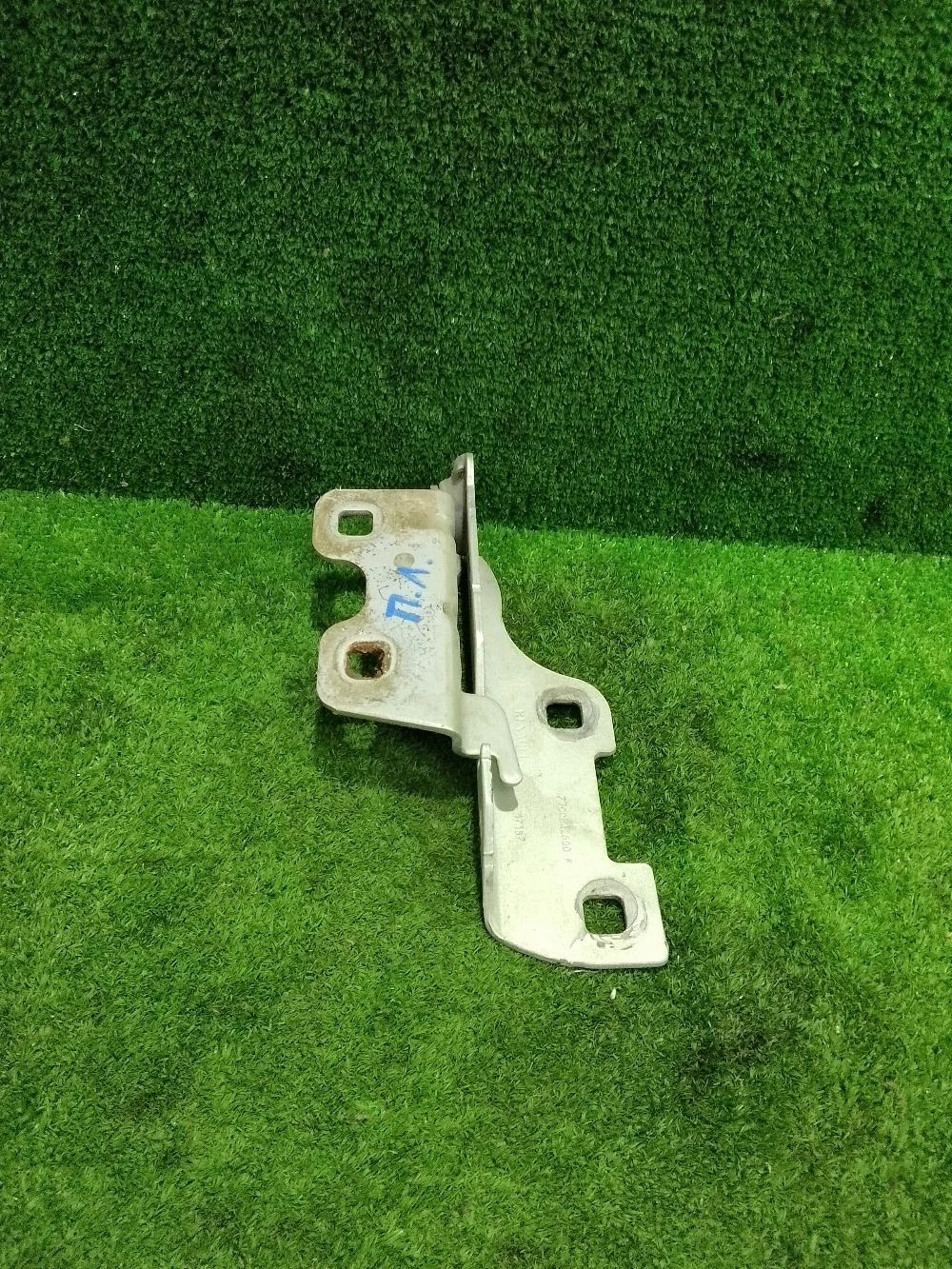 Петля капота Renault Clio II (1998—2002)