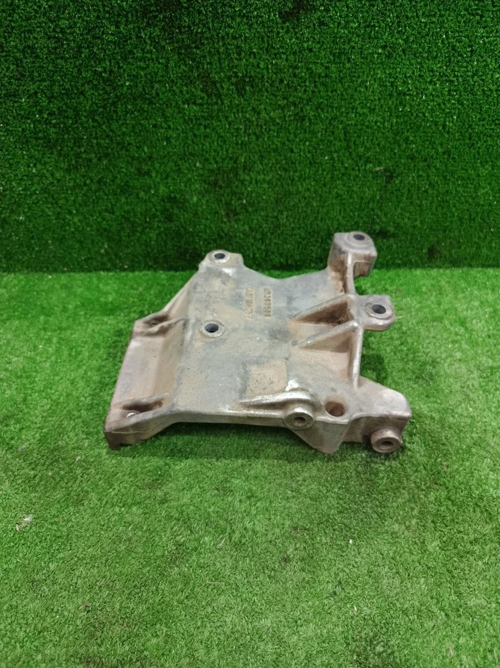 Кронштейн компрессора кондиционера Mitsubishi Lancer IX (2000—2007)