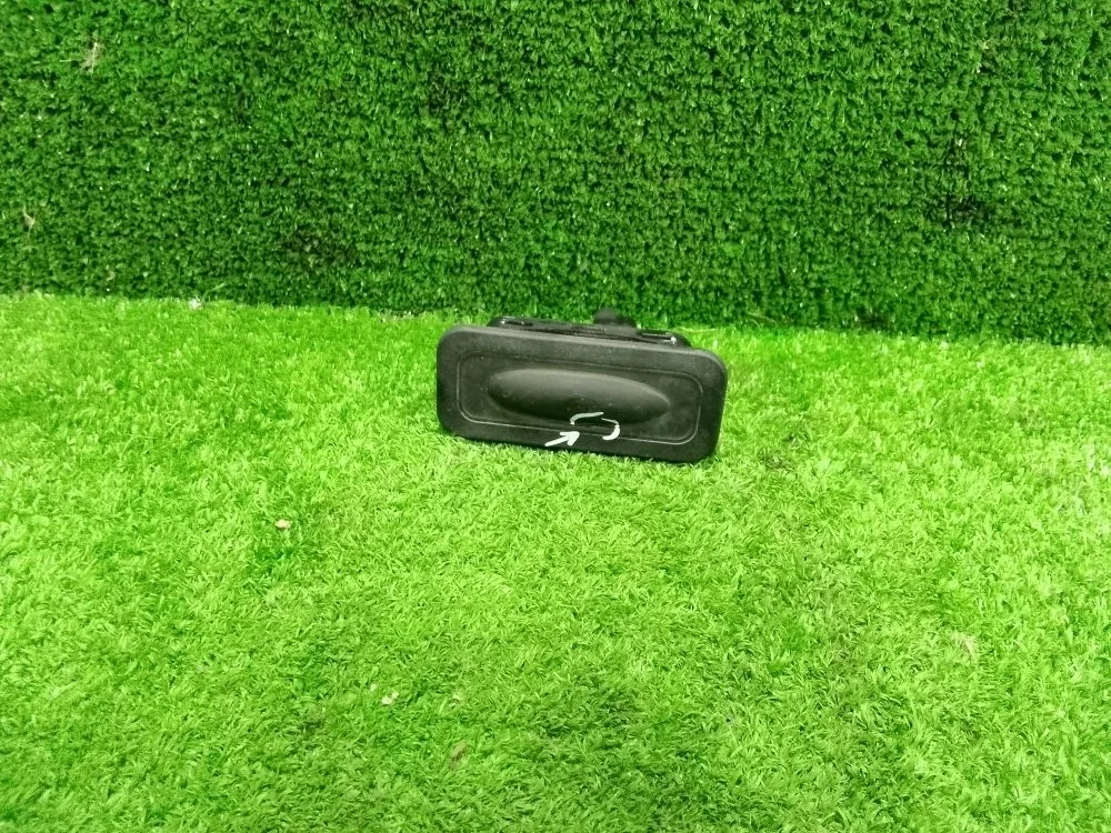 Кнопка открывания багажника Renault Fluence I (2009—2013)