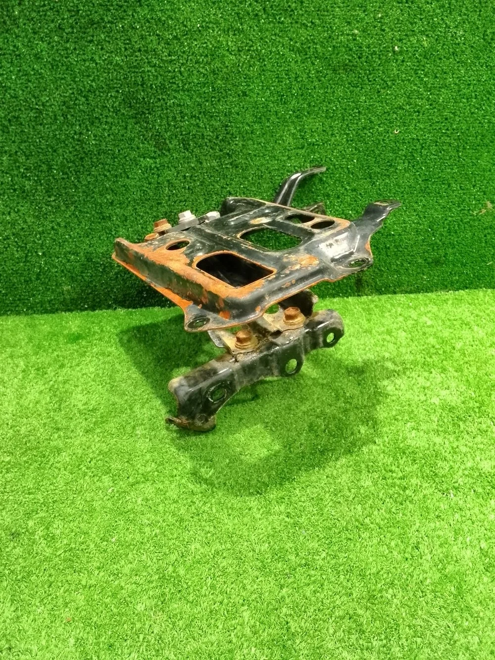 Площадка АКБ Toyota Corolla X (2006—2010)