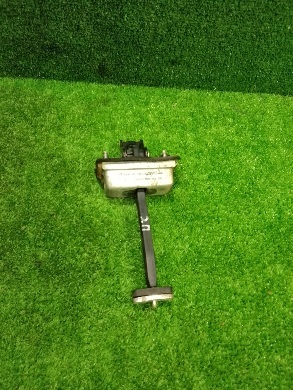 Ограничитель двери Ford Focus II (2005—2008)