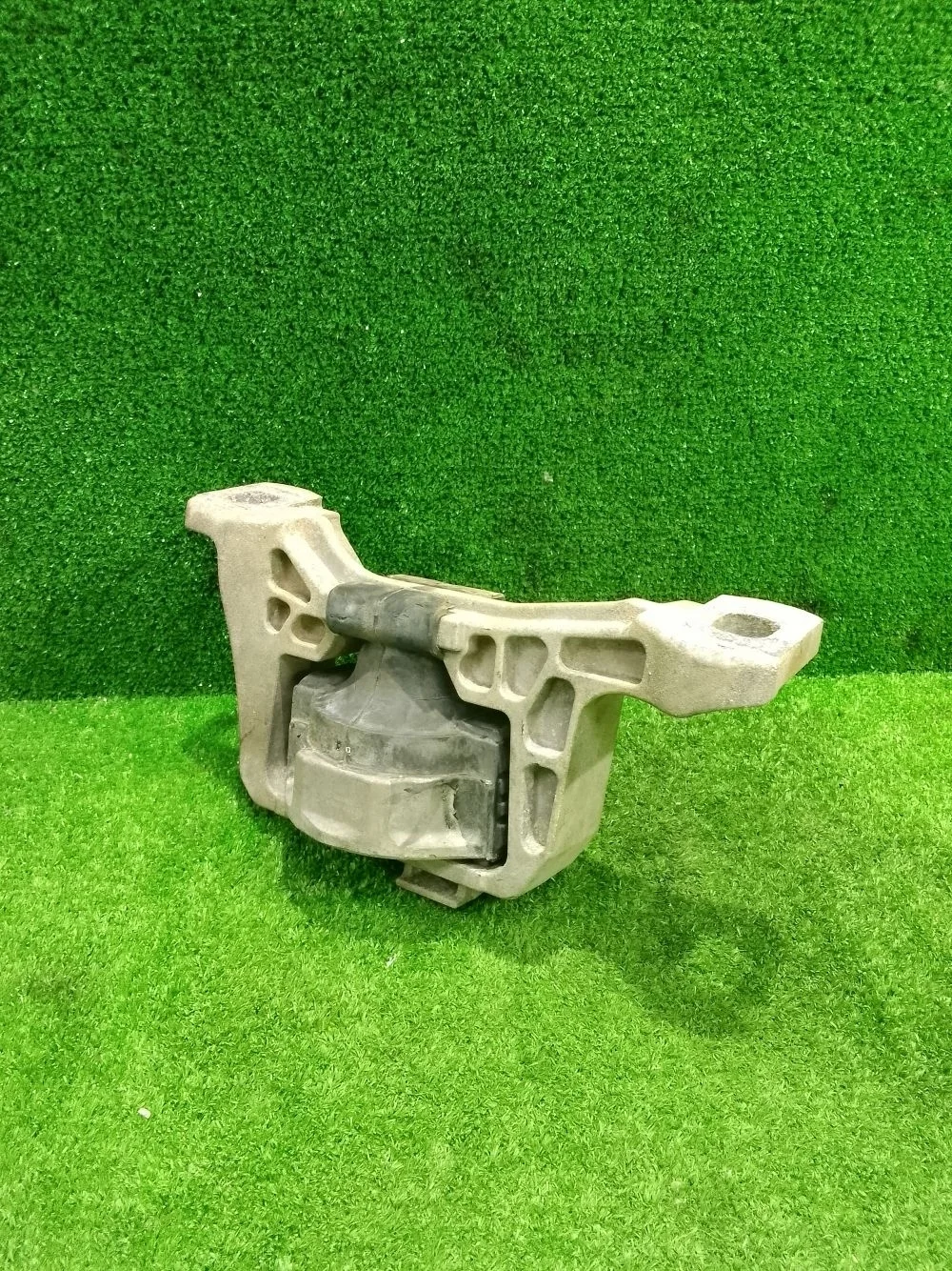 Подушка двигателя Ford Focus II (2005—2008)