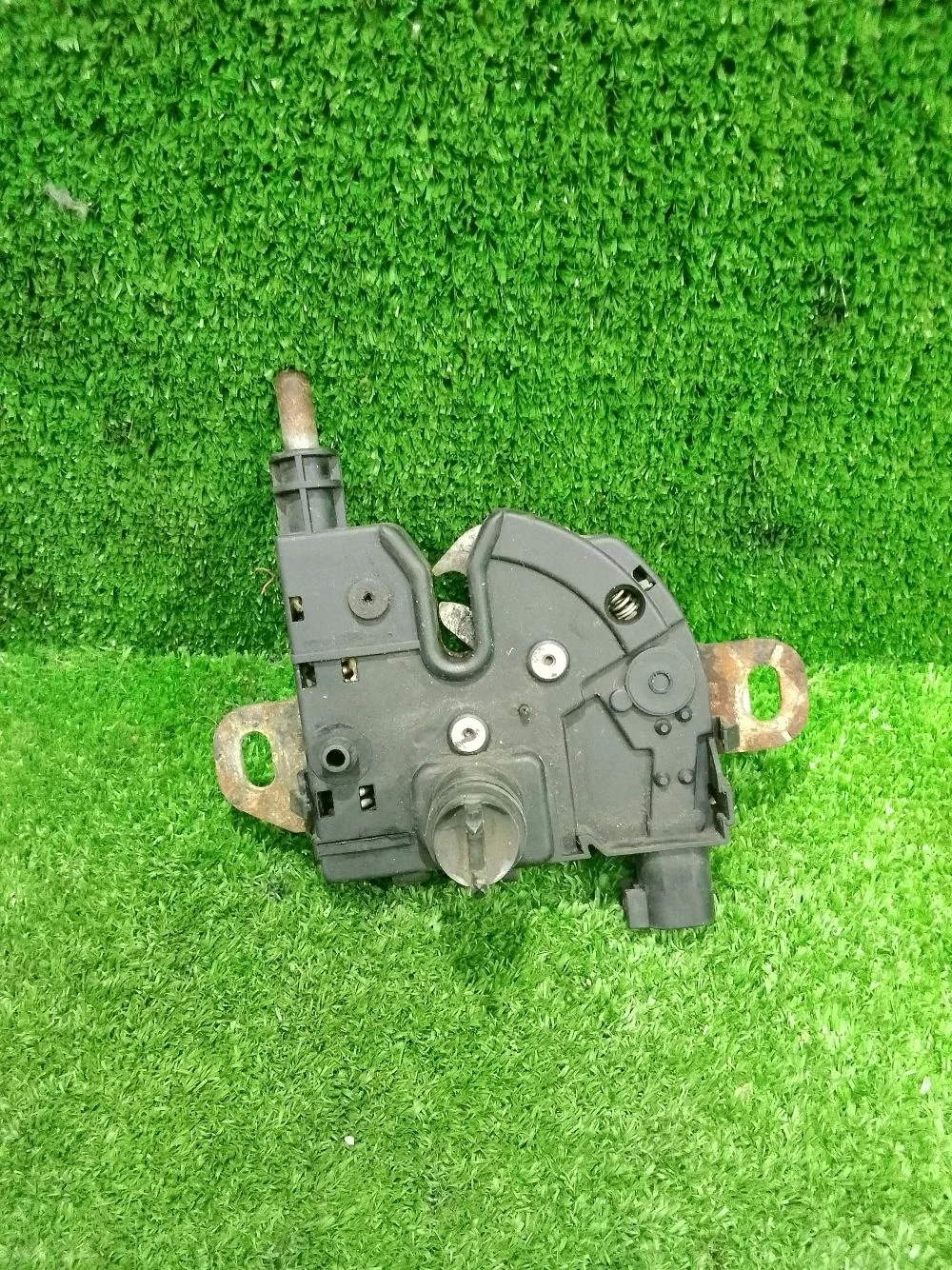 Замок багажника Ford Focus II (2005—2008)