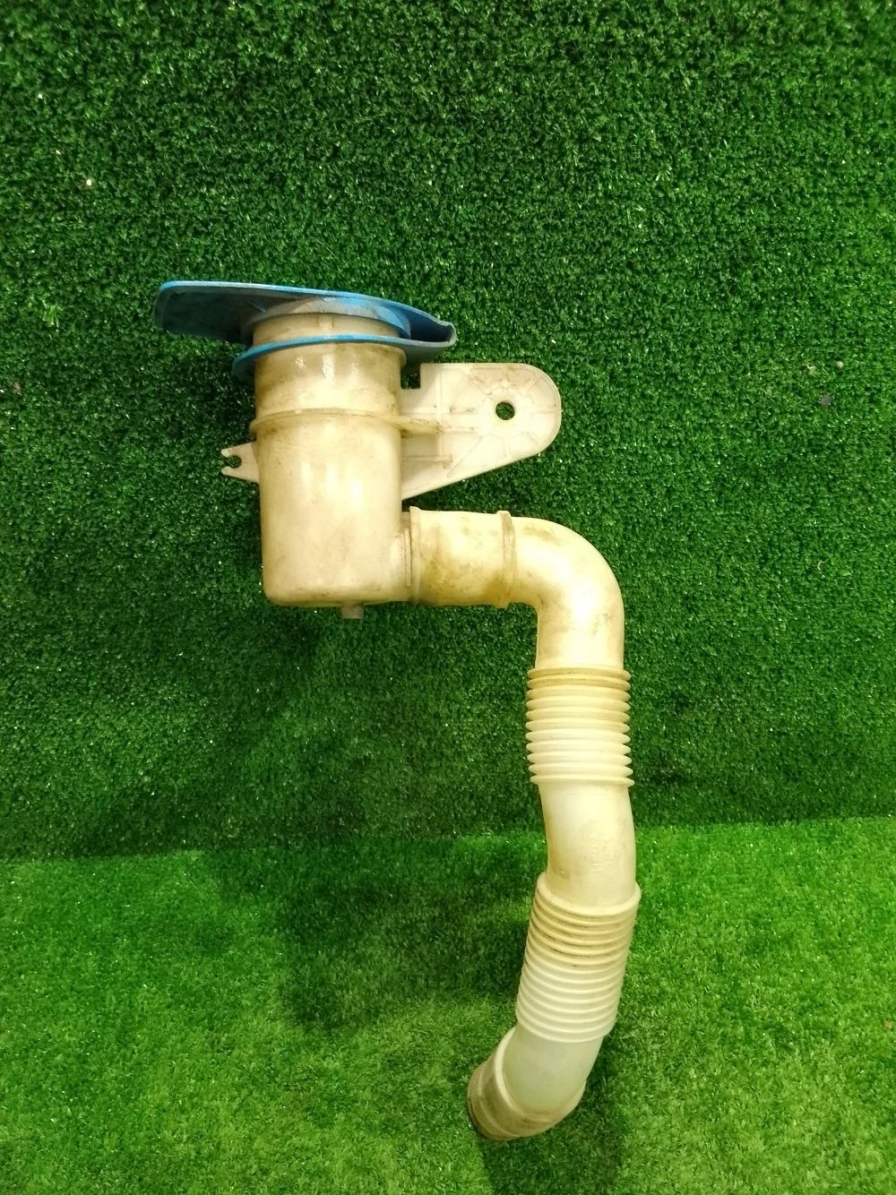 Горловина бачка омывателя Volkswagen Golf Plus I (2005—2009)