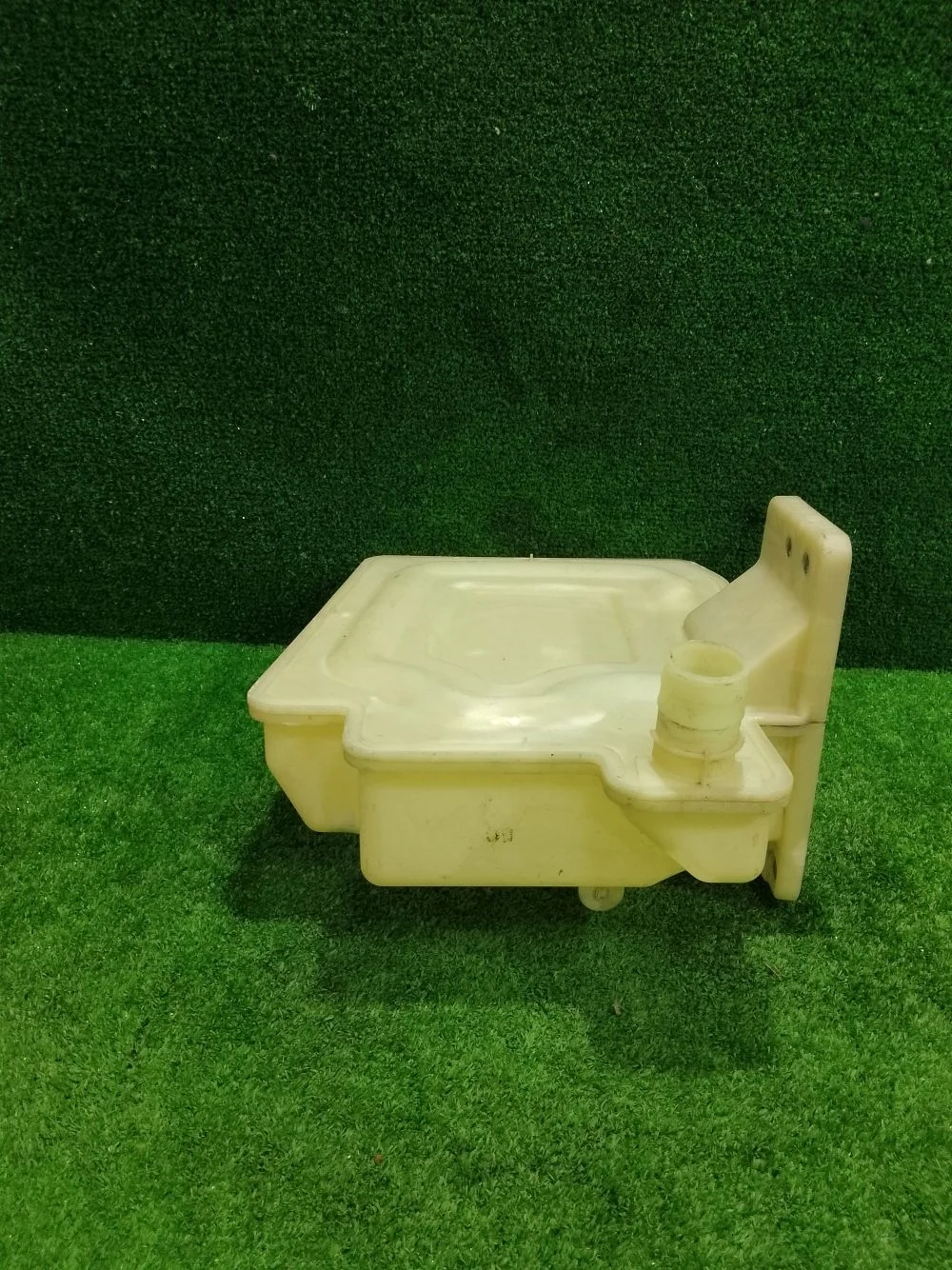 Бачок омывателя Volkswagen Golf Plus I (2005—2009)