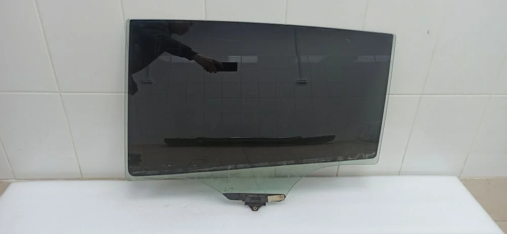 Стекло двери Kia Sportage IV (2015—2018)