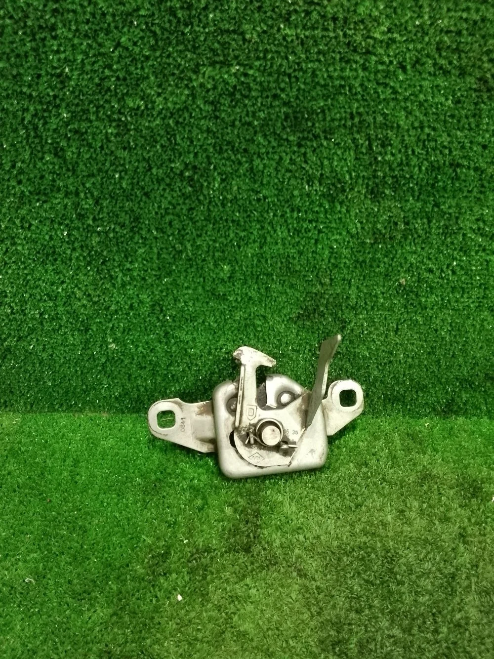 Замок капота Renault Logan I (2004—2009)