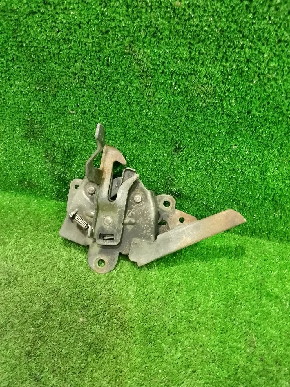 Замок капота Mitsubishi Lancer IX рестайлинг (2005—2010)