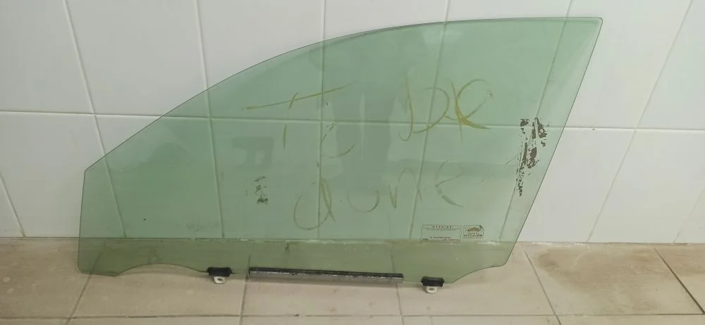 Стекло двери Toyota RAV4 III (2005—2010)