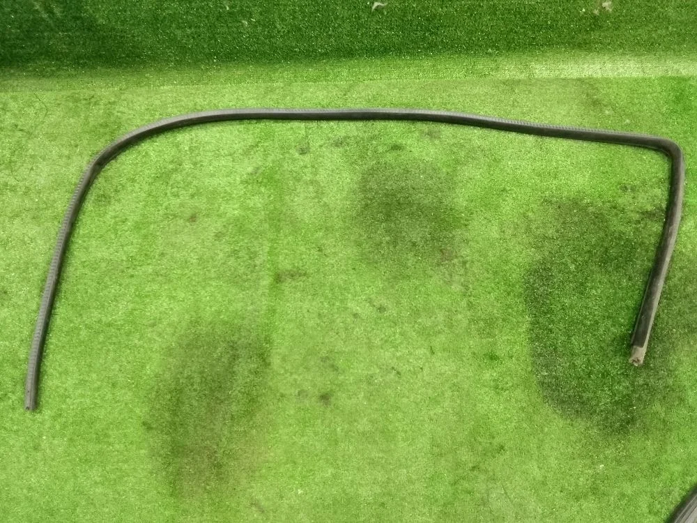 Уплотнитель двери Mitsubishi Lancer IX рестайлинг (2005—2010)