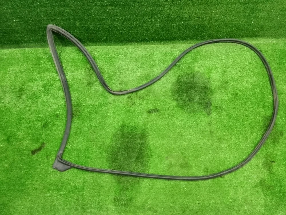 Уплотнитель двери Lexus GX J150 рестайлинг (2013—2019)