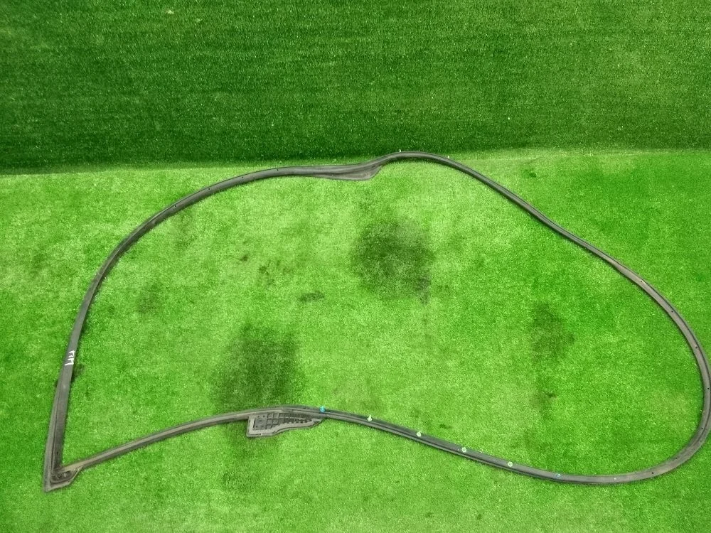 Уплотнитель двери Lexus GX J150 рестайлинг (2013—2019)