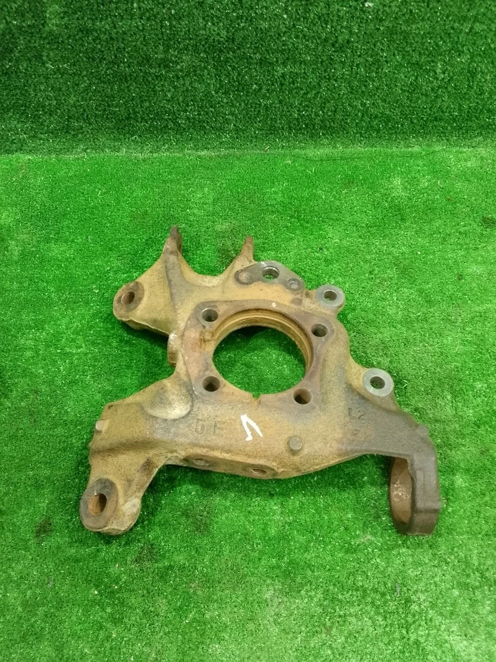 Кулак поворотный Lexus RX III (2008—2012)