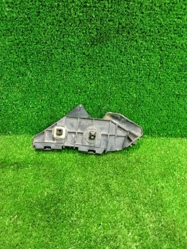 Направляющая бампера Toyota Corolla X (2006—2010)